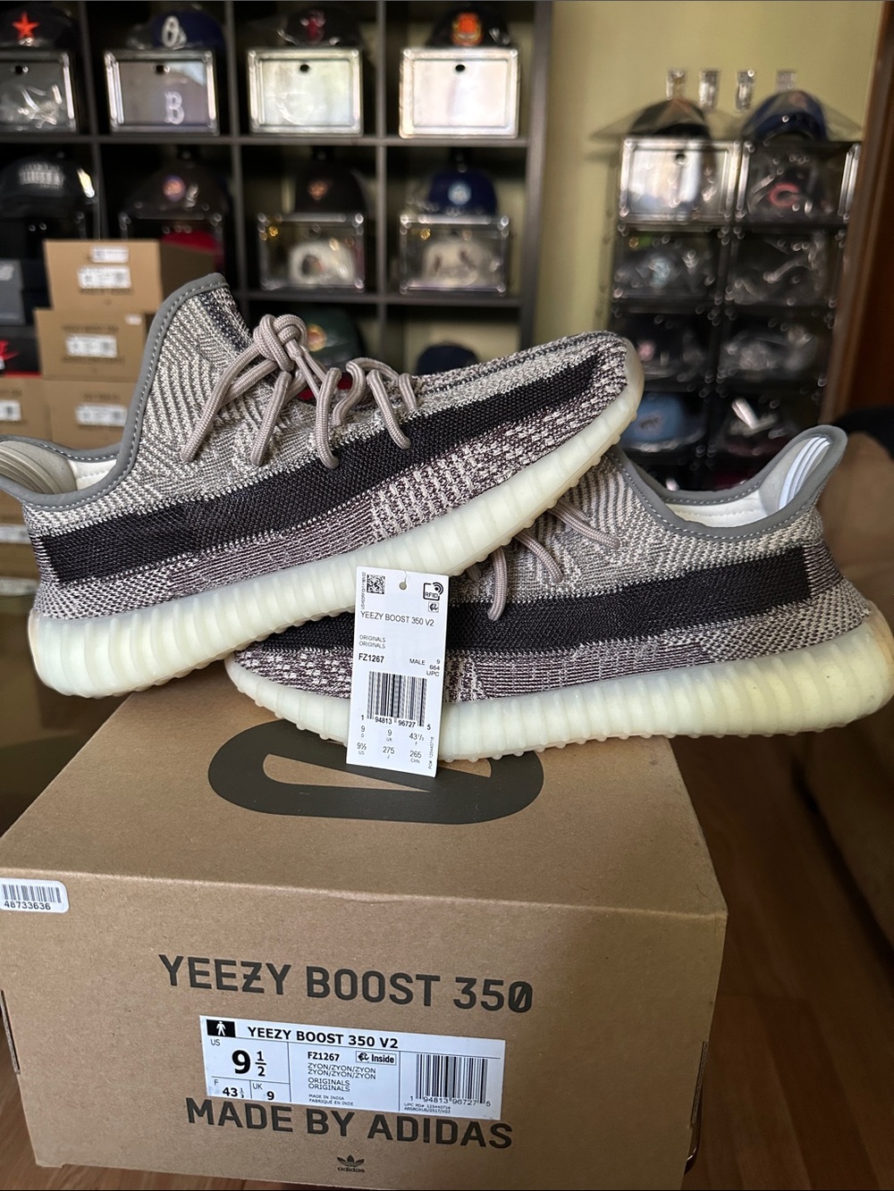 Yeezy Boost 350 V2 Taupe / Black Stripe Sneakers